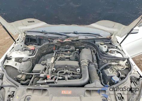 2013 Mercedes-Benz C 250 z USA, uszkodzony, nr VIN WDDGF4HBXDR259063